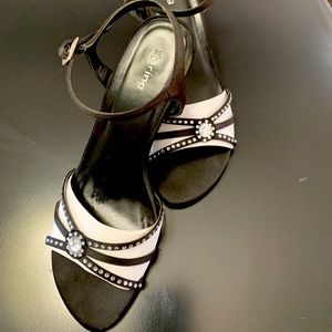 Beautiful black kitten heel shoes